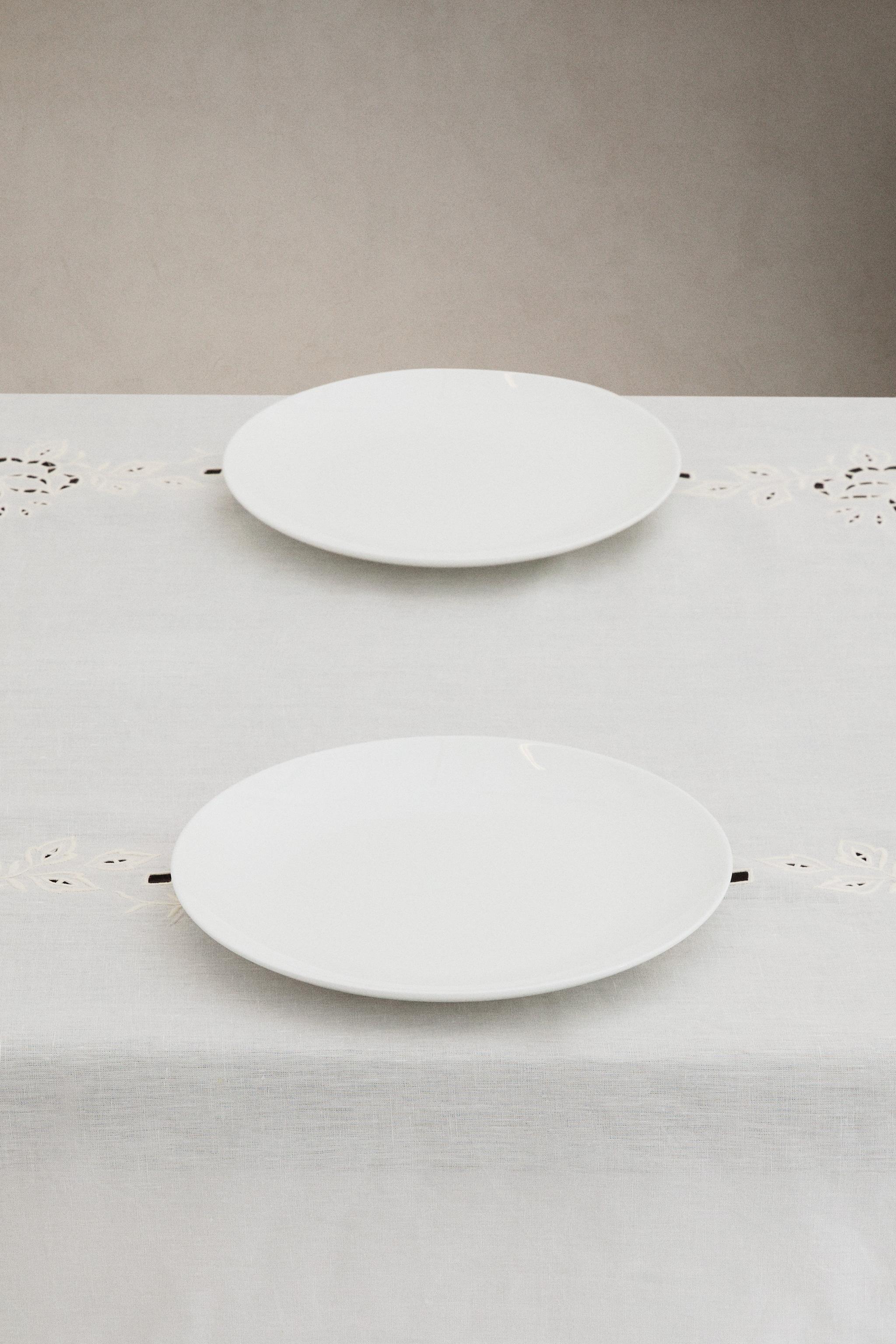 LINEN TABLECLOTH WITH FLORAL EMBROIDERY AND HEMSTITCHING